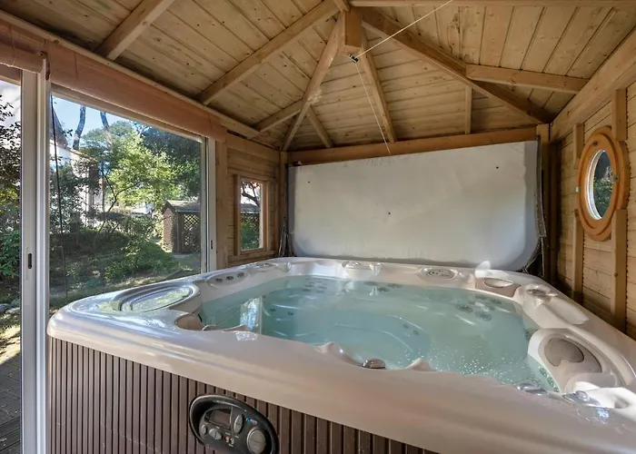 Avec Jacuzzi - 15 Pers. A 350m De La 펜션